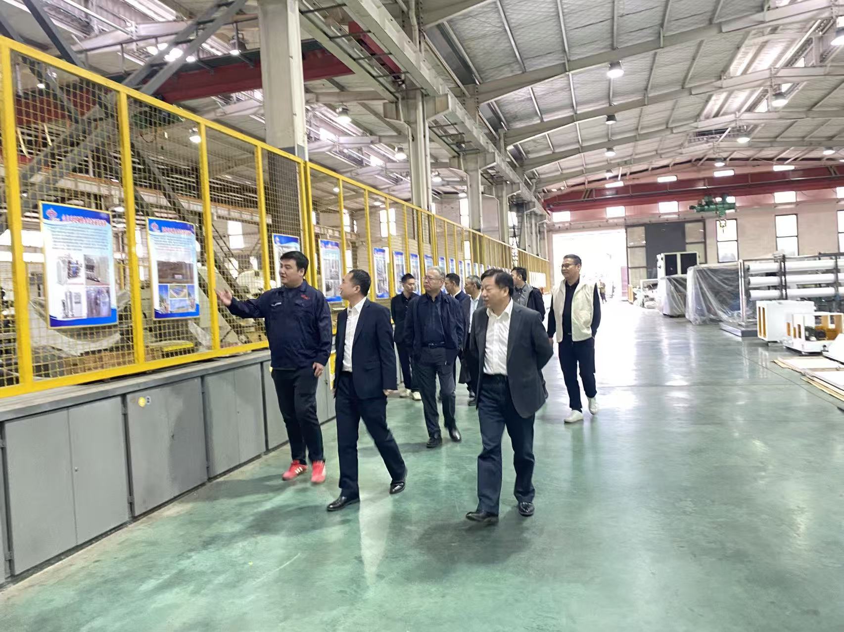 江西省科学院党组书记、院长严青松一行莅临宜春市龙腾机械电气有限公司调研指导